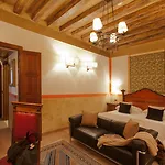 Hotel Saturnia&International