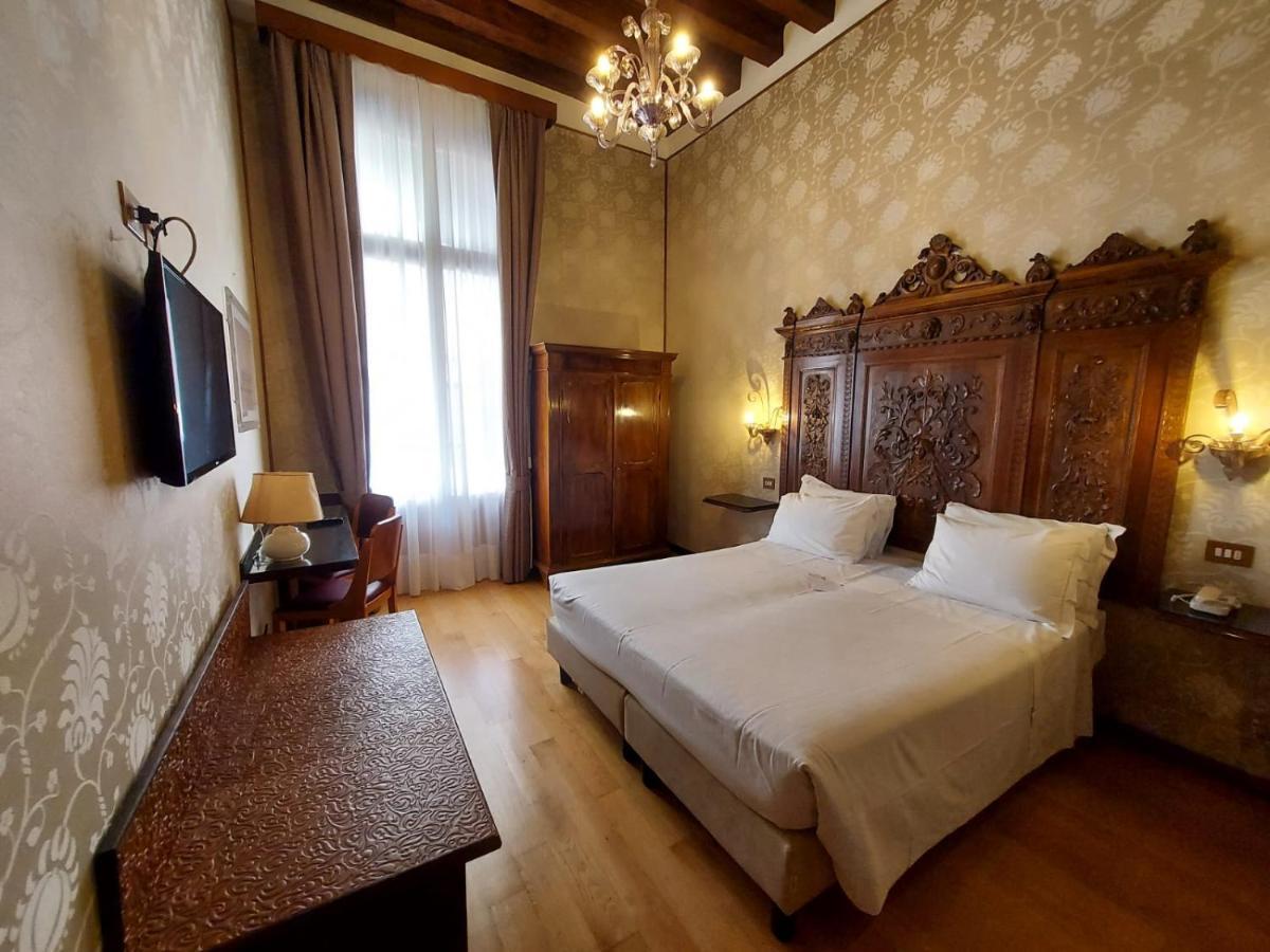 Saturnia&international Venedig